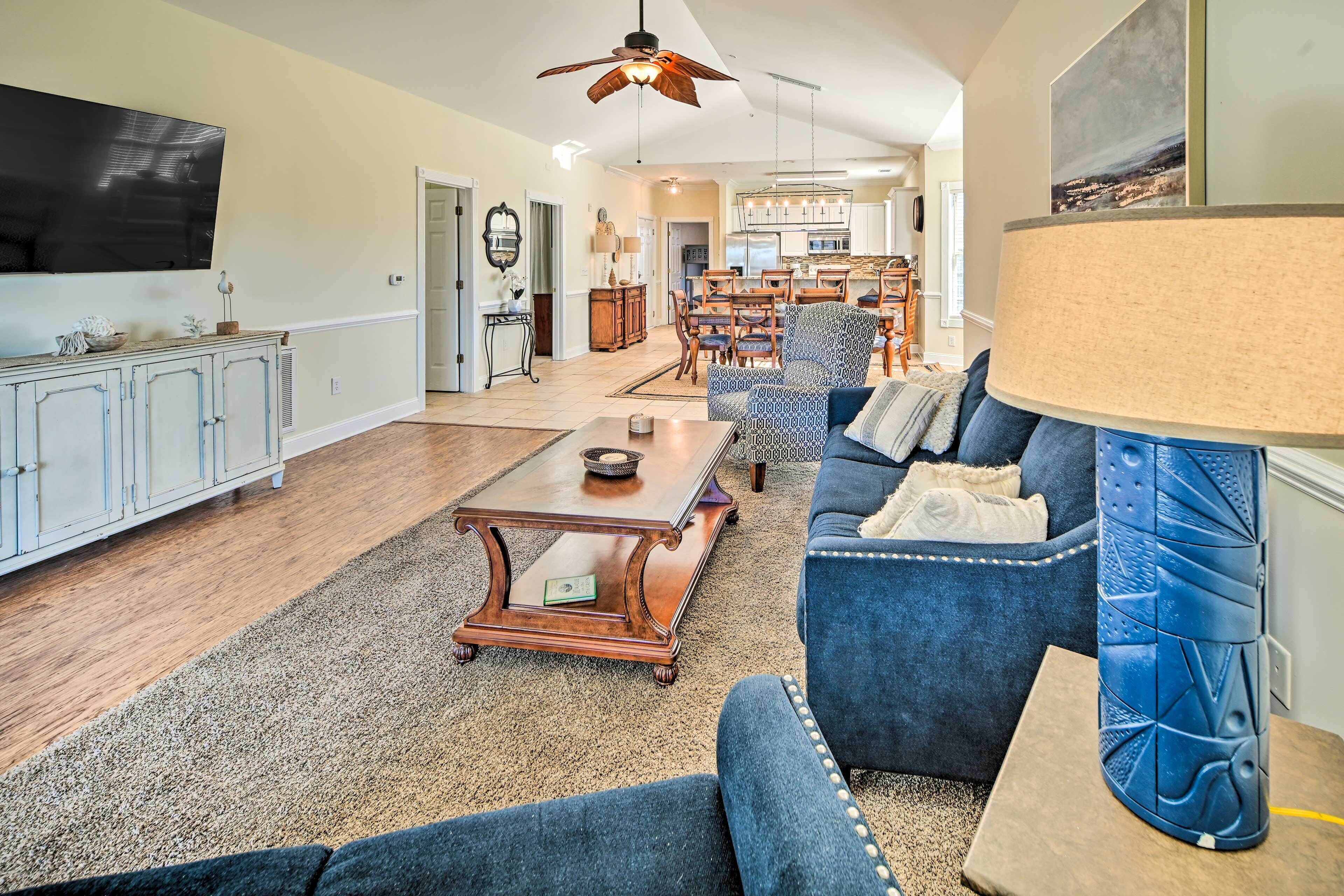 Myrtle Beach Condo ~ 3 Mi to Beaches!