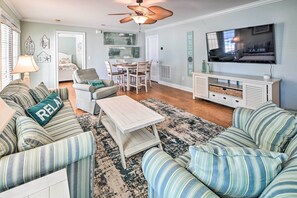 Interior - 1 Mi to Beach + Hot Tub: Murrells Inlet Retreat! (Murrells Inlet)