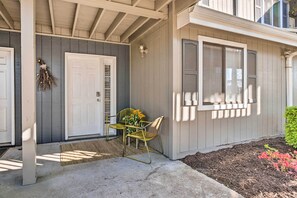 Interior - Myrtle Beach Condo ~ 2 Mi to Surfside Beach! (Surfside Beach)