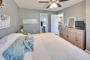 Apartment (2 Bedrooms) | Interior - On the Fairways: Myrtle Beach Condo w/ Pool Access (Myrtle Beach)