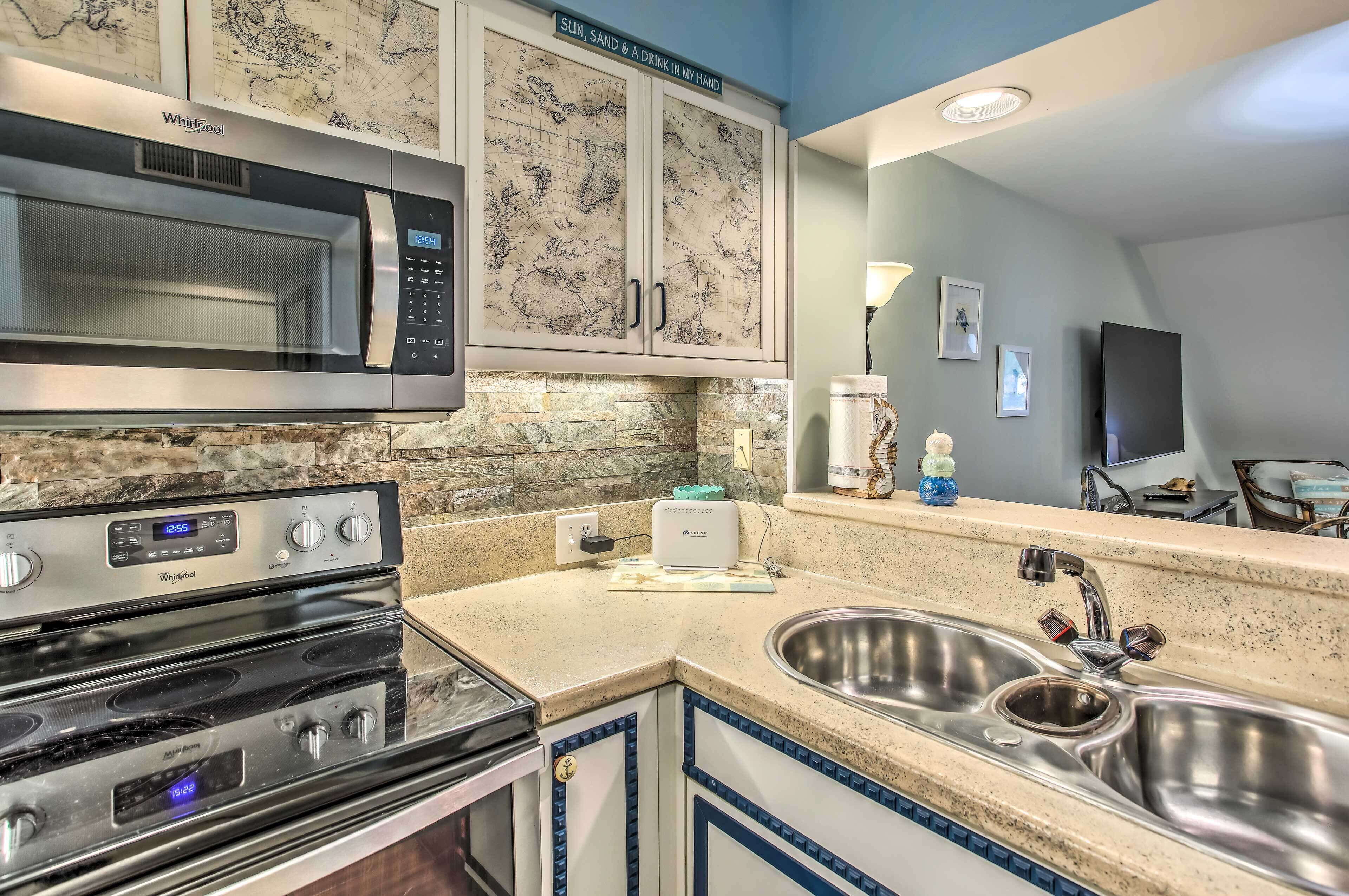 Myrtle Beach Condo w/ Pool < 1/2 Mi to Beach!