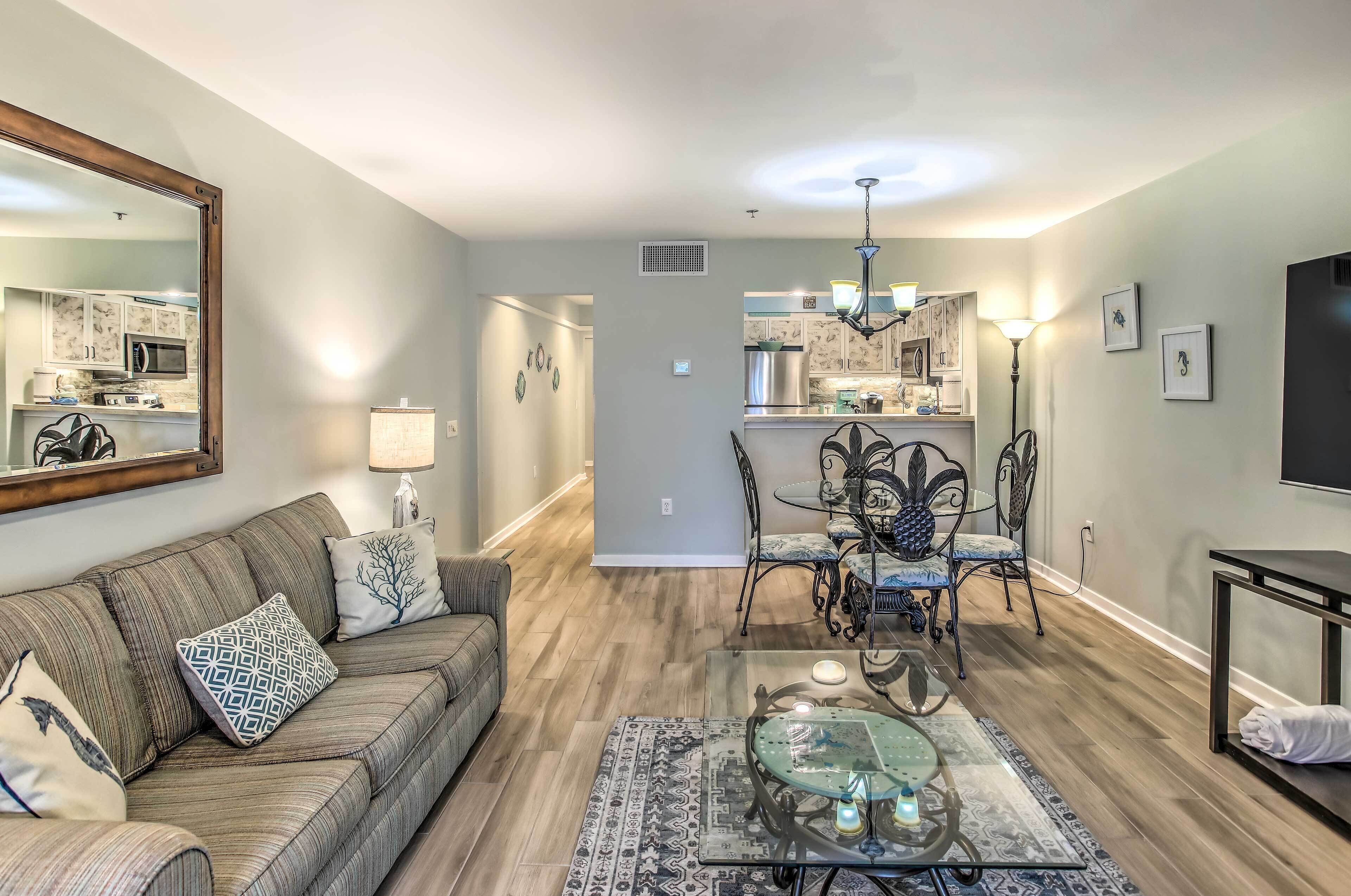 Myrtle Beach Condo w/ Pool < 1/2 Mi to Beach!