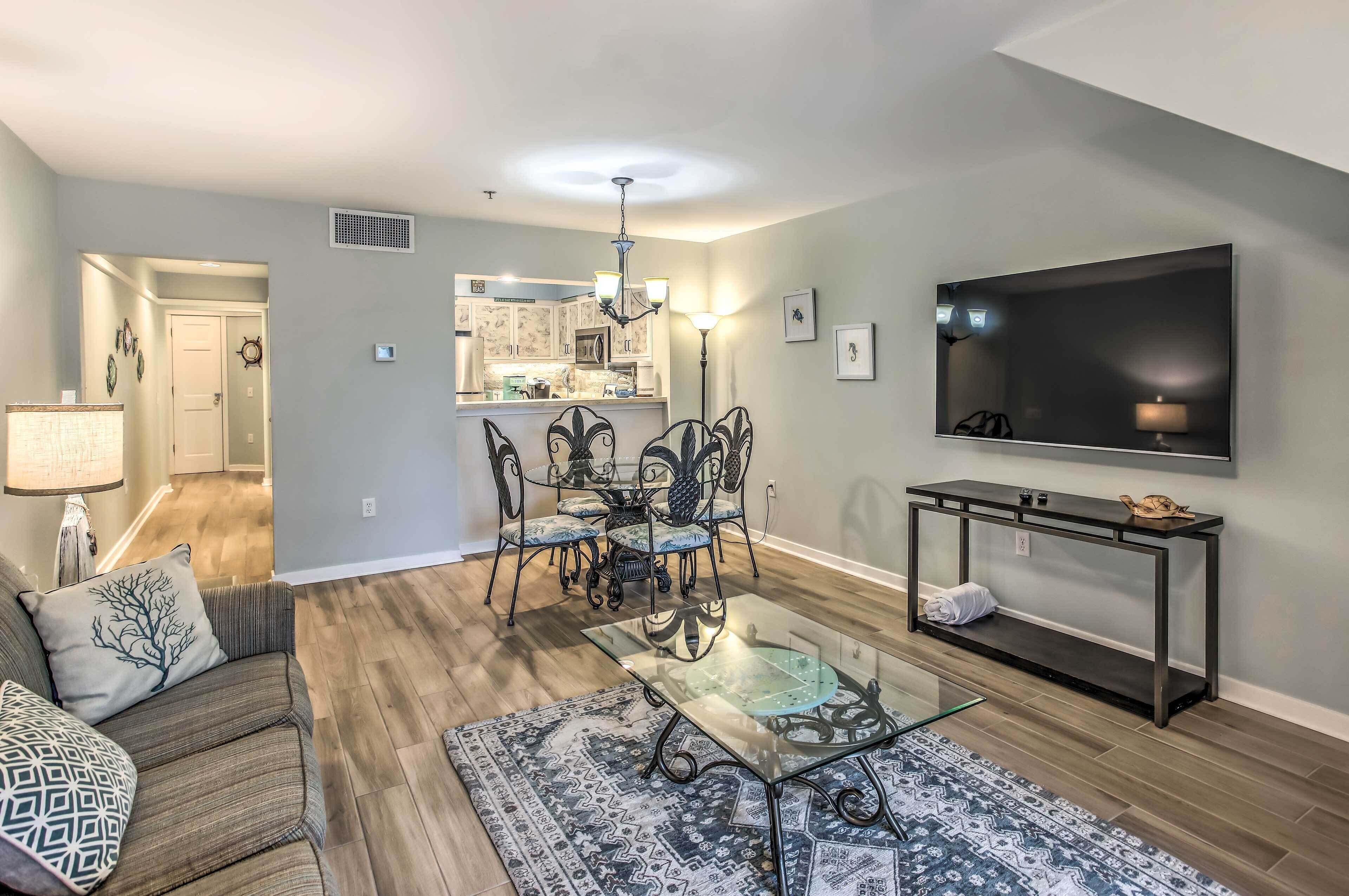 Myrtle Beach Condo w/ Pool < 1/2 Mi to Beach!