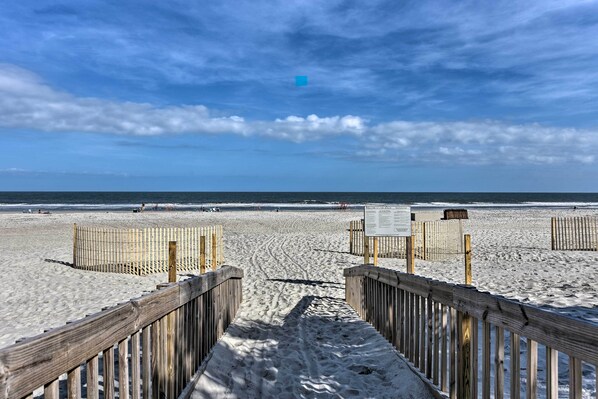 Interior - Nautical Hilton Head Resort Condo - Walk to Beach! (Hilton Head Island)