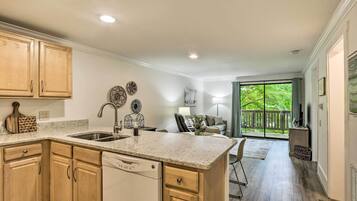 Apartment (2 Bedrooms) | Private kitchen | Microwave, oven, stovetop, dishwasher