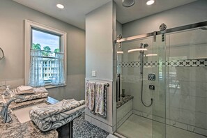 Apartment (2 Bedrooms) | Interior - Lake Keowee Condo w/ Balcony & Community Perks (Salem)