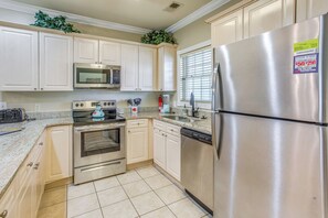 Interior - Screened-in Patio: Myrtle Beach Golf Condo (Myrtle Beach)