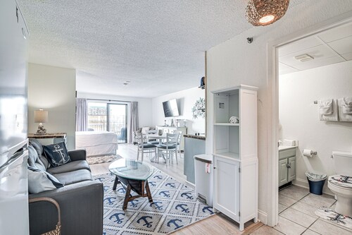 Oceanfront Condo in Myrtle Beach: Near Restaurants