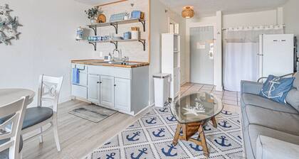 Oceanfront Condo in Myrtle Beach: Near Restaurants