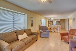 Apartment (2 Bedrooms) | Interior - 3 Blocks to Ocean: Resort Condo in Myrtle Beach! (Myrtle Beach)