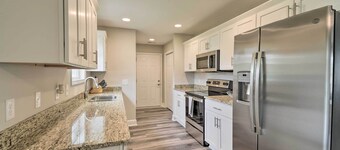 3 Mi to Golf: Loris Home w/ Big Private Yard!