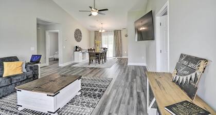 3 Mi to Golf: Loris Home w/ Big Private Yard!