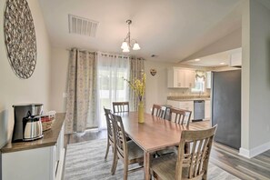 House (3 Bedrooms) | Interior - 3 Mi to Golf: Loris Home w/ Big Private Yard! (Loris)