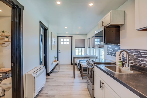 House (2 Bedrooms) | Interior