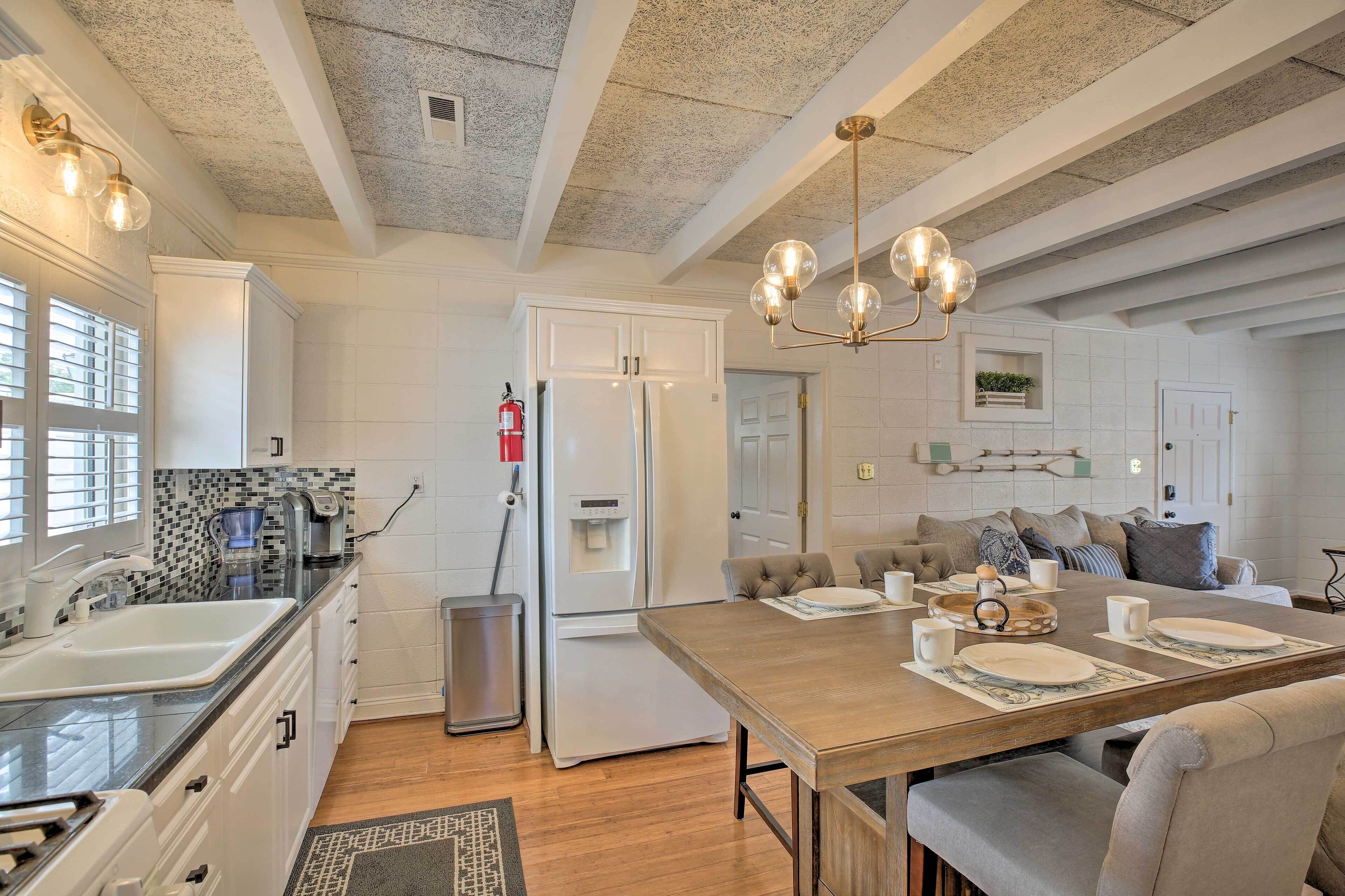 North Myrtle Beach Home: Steps to the Beach!