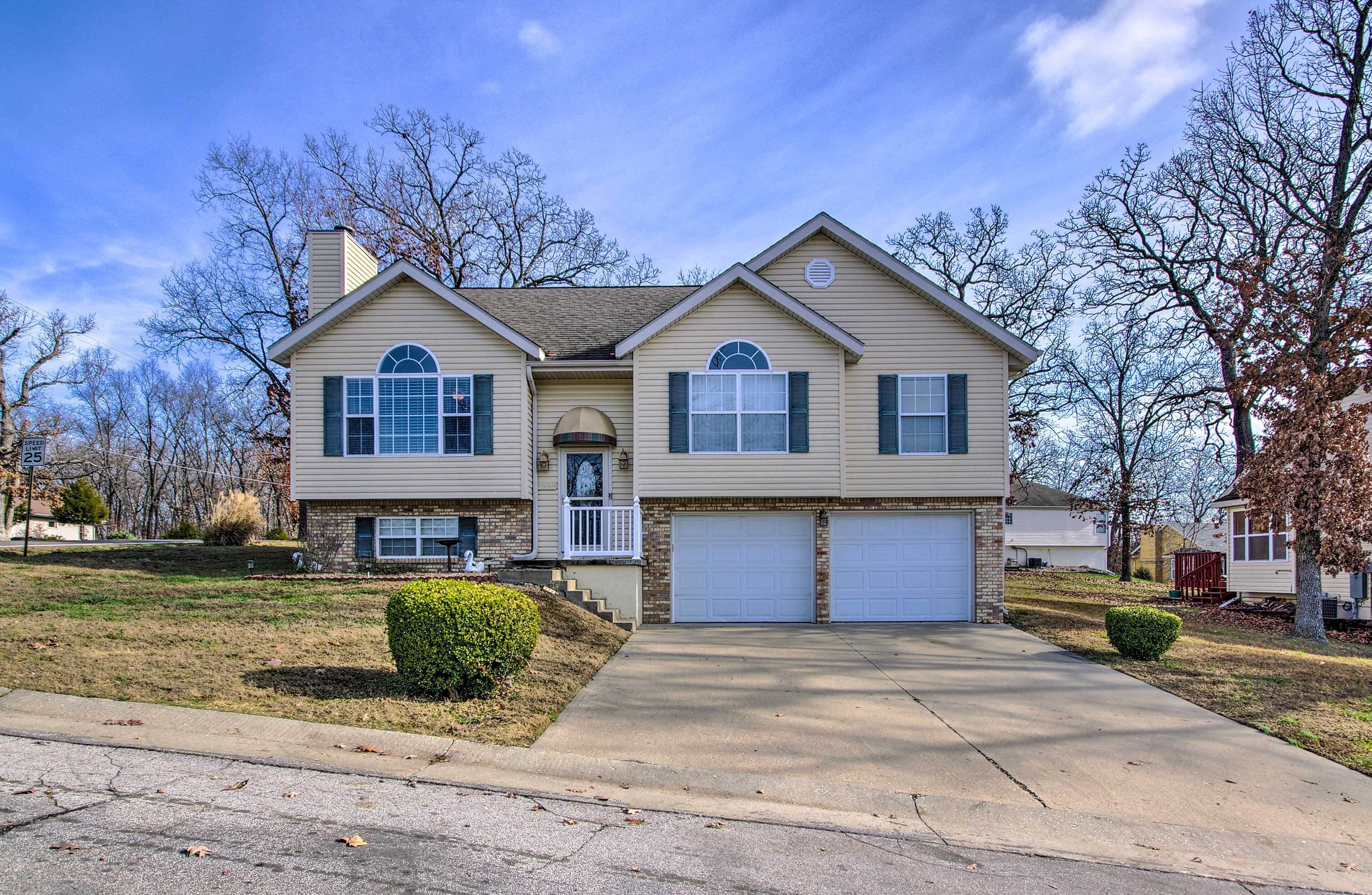 Osage Beach Home Less Than Half Mi to Marinas