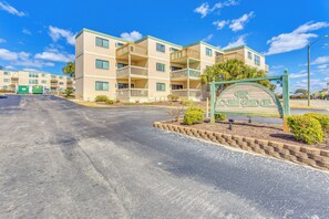 Apartment (2 Bedrooms) | Interior - Walk to Beach + Pier: Quiet Condo in Myrtle Beach (Myrtle Beach)