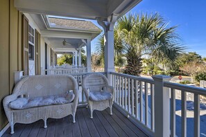 Interior - Resort Perks & Pools: Townhome By Barefoot Landing (Myrtle Beach)