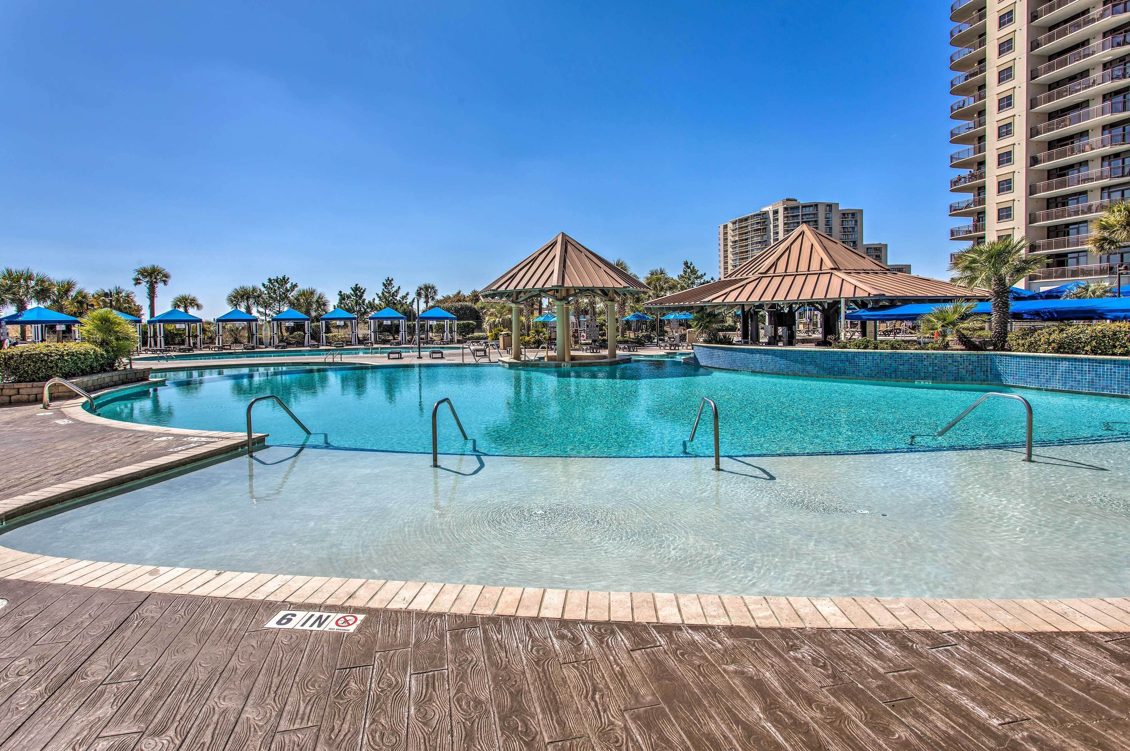 N. Myrtle Beach Townhome w/ Upscale Amenities