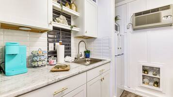 Apartment (0 Bedroom) | Interior