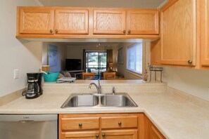 Interior - 2 Mi to Apache Pier: Gem w/ Pool Access (Myrtle Beach)