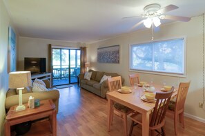 Interior - 2 Mi to Apache Pier: Gem w/ Pool Access (Myrtle Beach)
