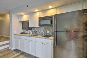 Apartment (1 Bedroom) | Interior - Oceanfront Condo w/ Views in North Myrtle Beach! (North Myrtle Beach)