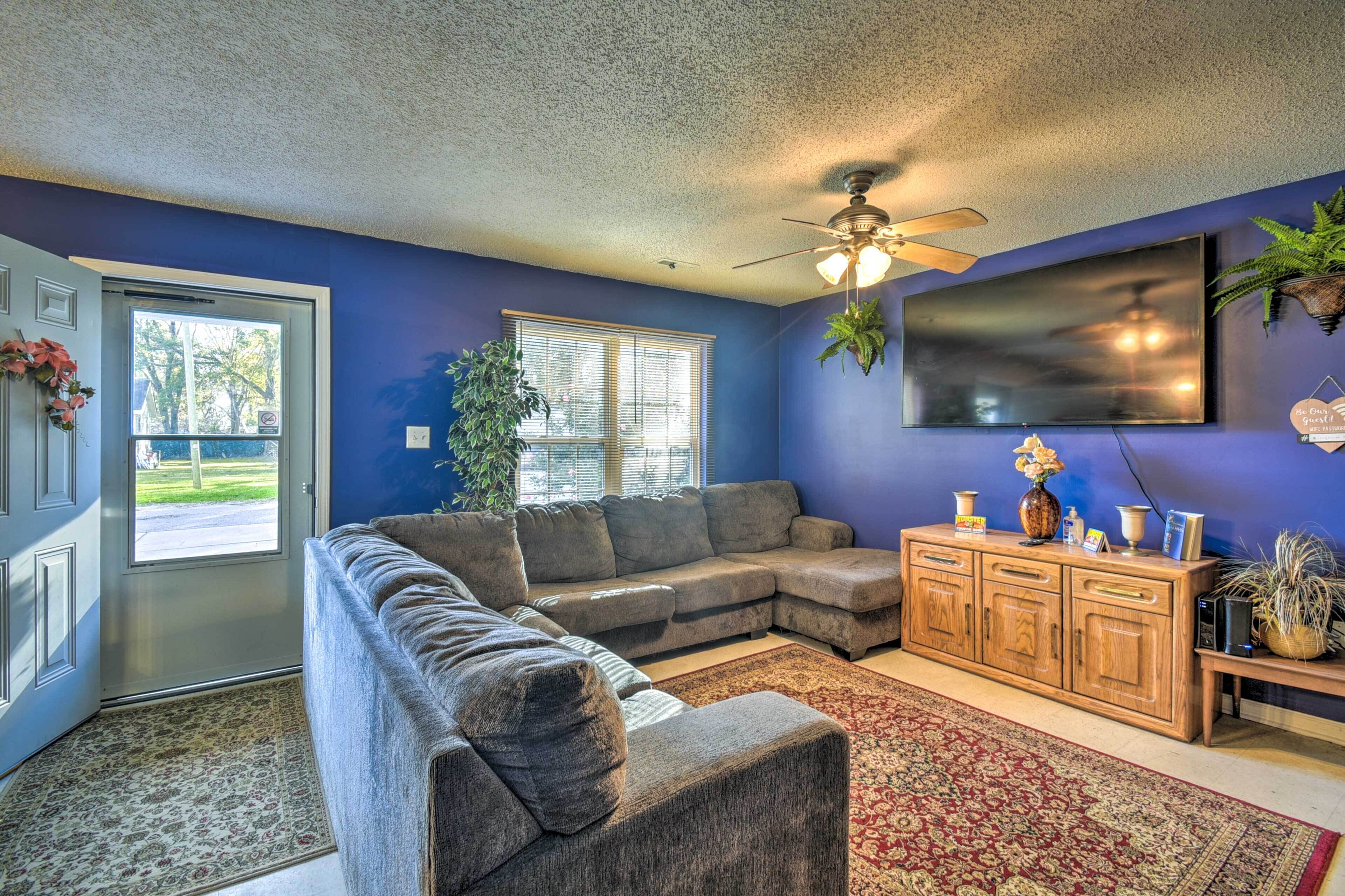 Myrtle Beach Home ~ 1 Mi to Beach & Skywheel