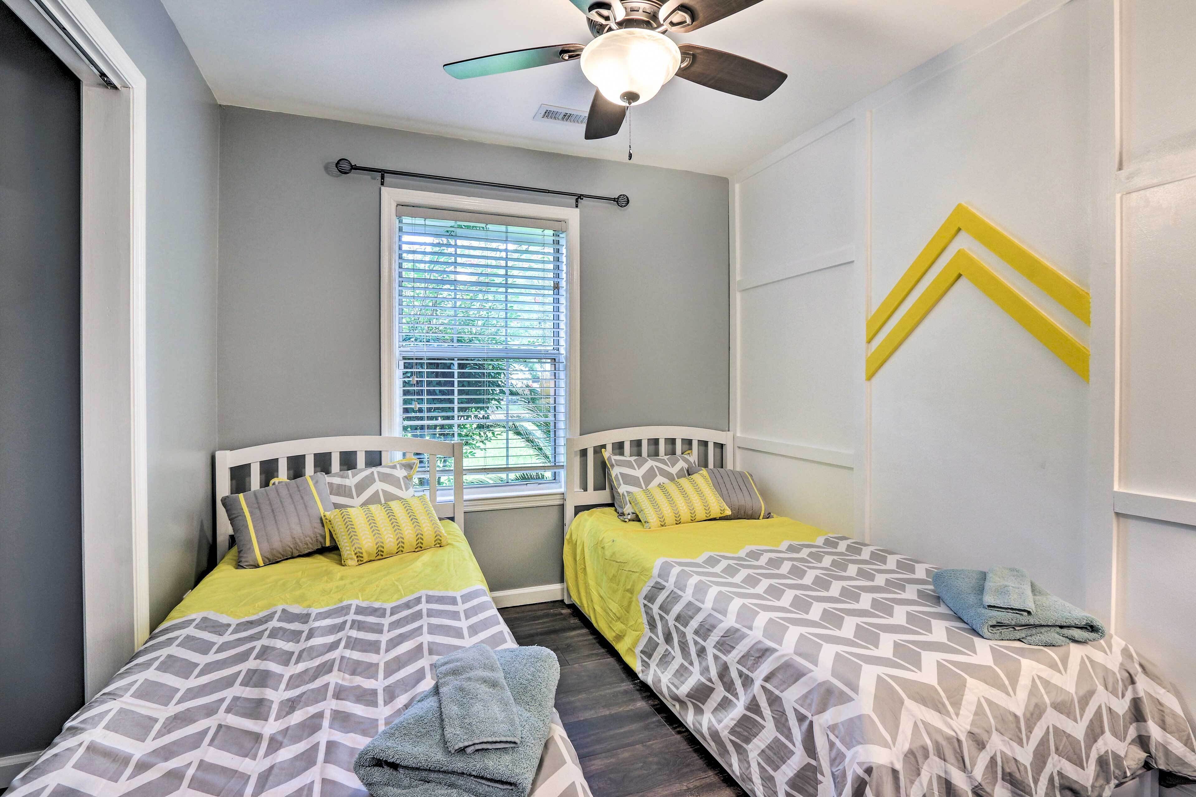 Peaceful Beaufort Home w/ Front Porch + Grill