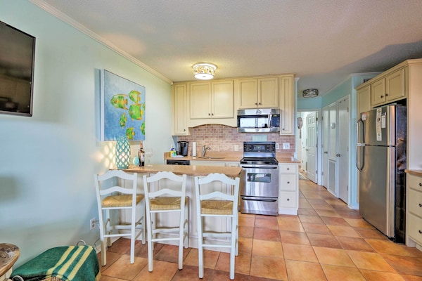 Pool, Beach & Ocean View: Hilton Head Resort Condo - Hilton Head Island, SC