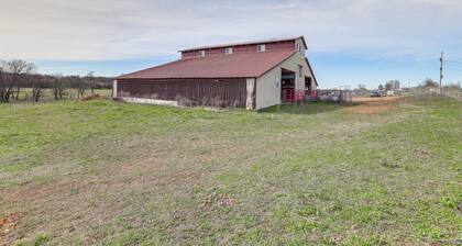 Pet-friendly Home: On-site Horse Stables & Trails!