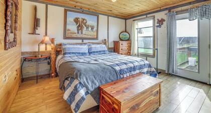 Pet-friendly Home: On-site Horse Stables & Trails!