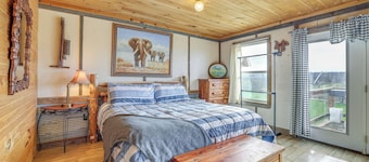 Pet-friendly Home: On-site Horse Stables & Trails!