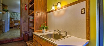 Peaceful Missouri Home, 25 Mi to Truman Lake!