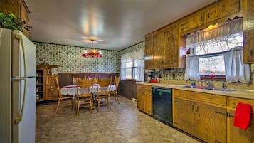 Rumah (2 Bedrooms) | Dapur pribadi | Microwave, oven, kompor, dan mesin pencuci piring