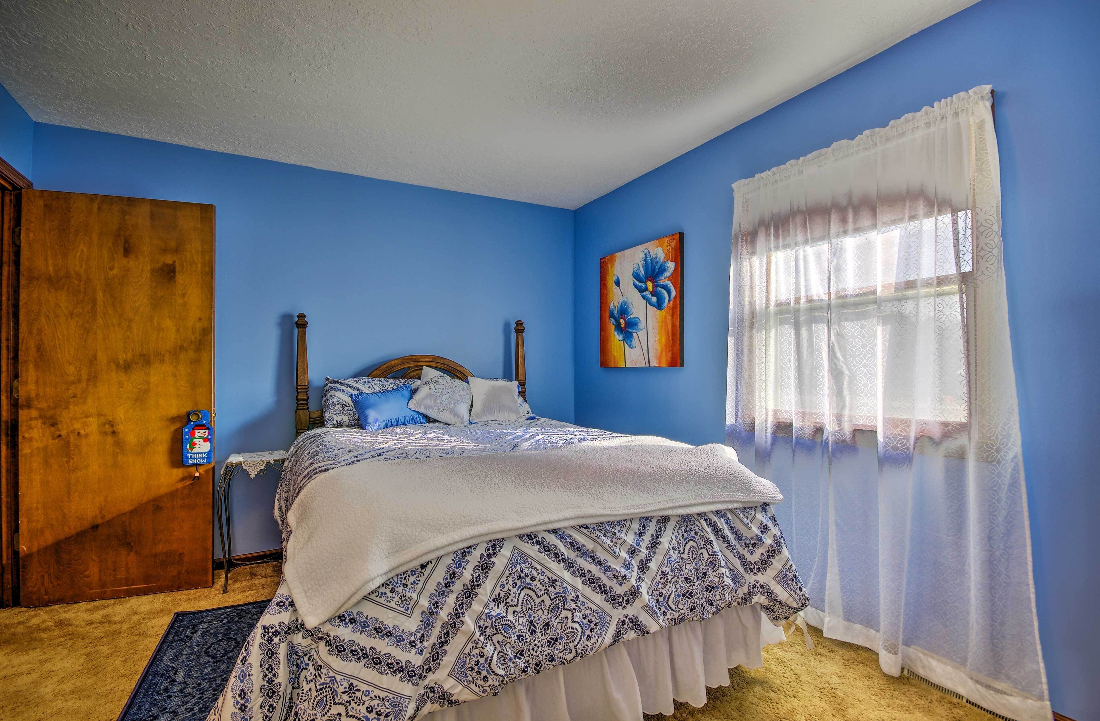 Peaceful Missouri Home, 25 Mi to Truman Lake!