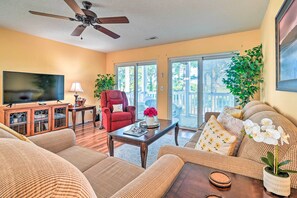 Apartment (2 Bedrooms) | Interior - Pool, Patio & Golf Course Views: Myrtle Beach Gem (Myrtle Beach)