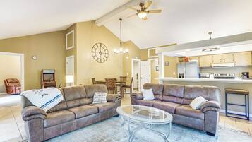 House (3 Bedrooms) | Interior