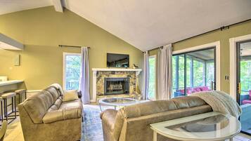 House (3 Bedrooms) | Living area | Fireplace