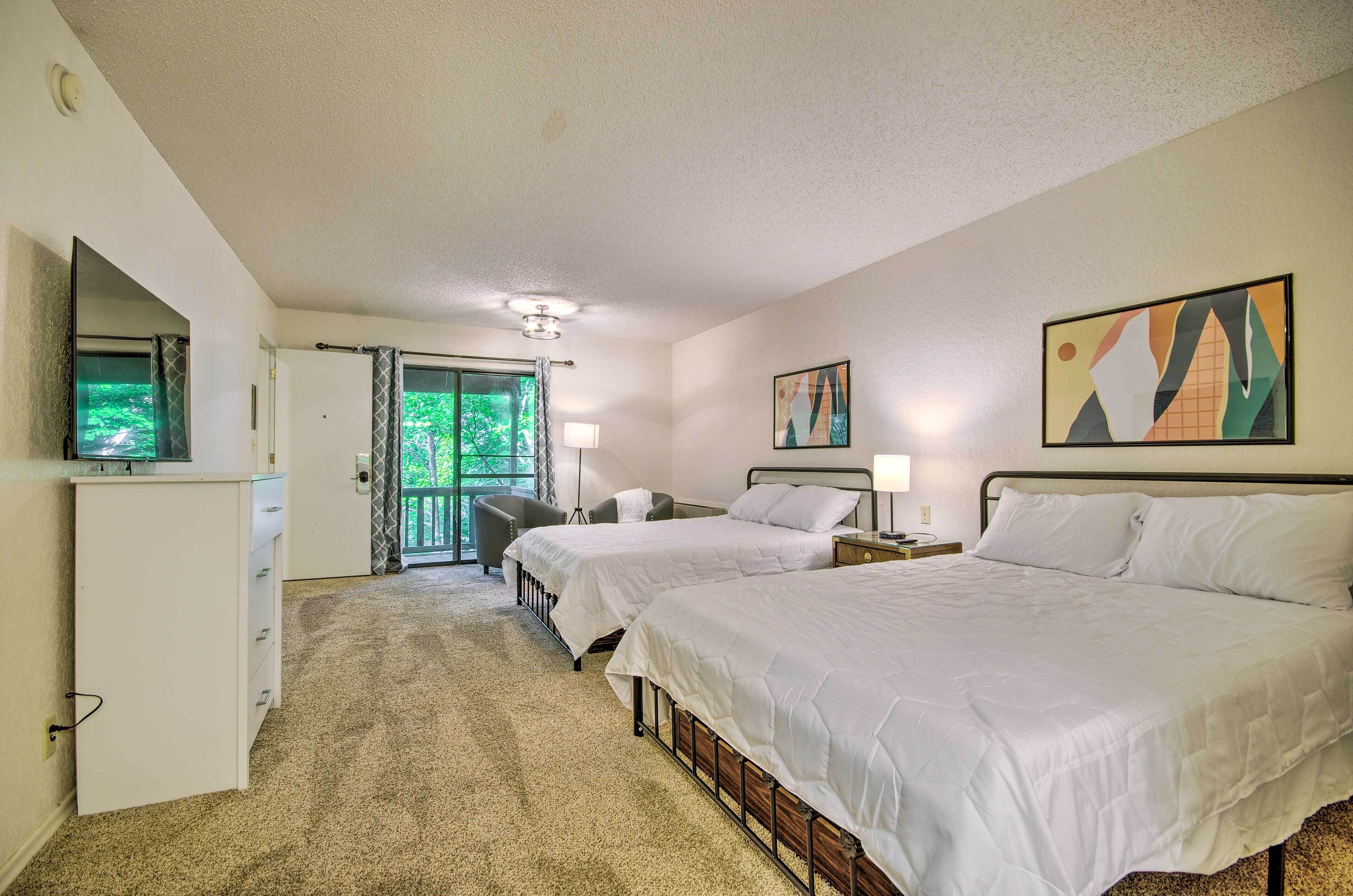 Pet-friendly Osage Beach Retreat w/ Decks!