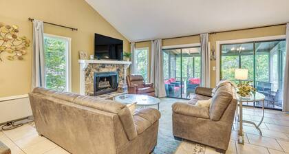 2 Decks & Pool Access: Osage Beach Retreat