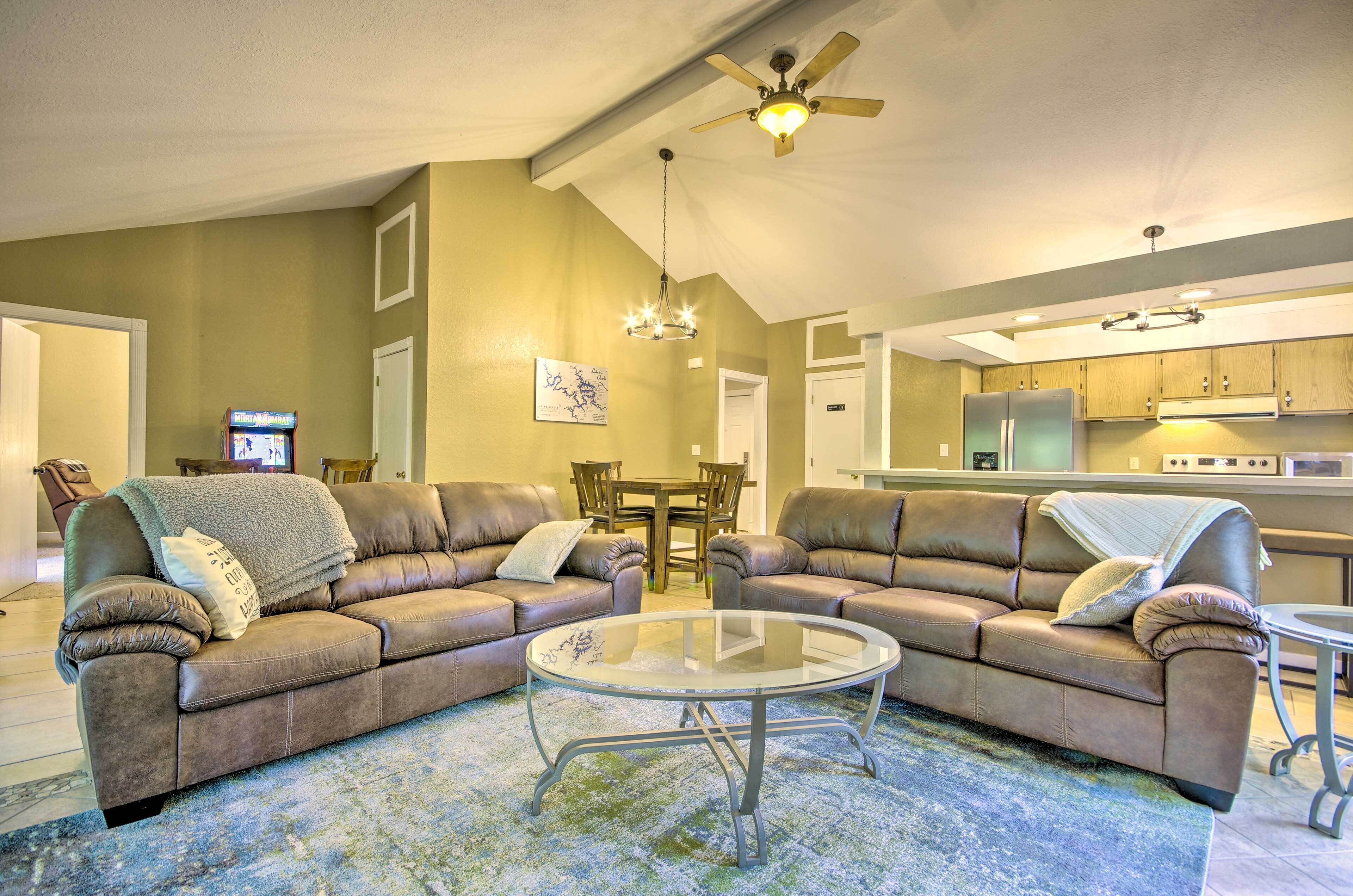 Pet-friendly Osage Beach Retreat w/ Decks!