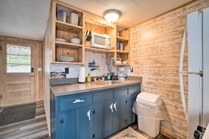 House (1 Bedroom) | Interior - Quaint Table Rock Lake Hideout w/ Pool Access (Kimberling City)