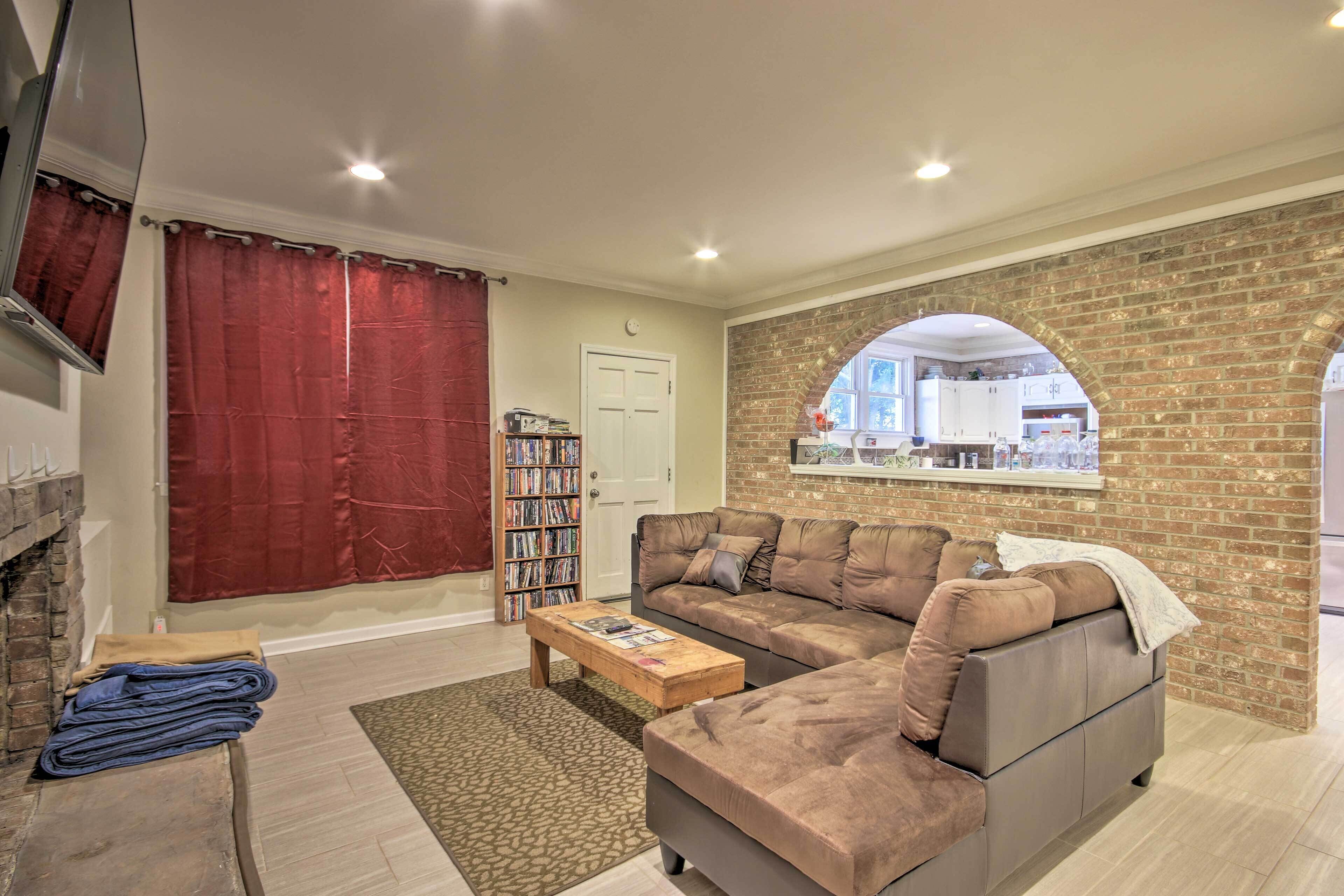 Quiet Columbia Home w/ Fire Pit & Pool Table!