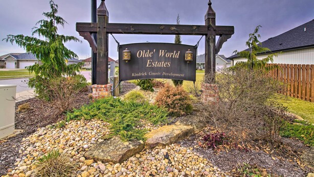 Une enseigne pour le complexe résidentiel Olde' World Estates, situé dans le lotissement Kindrick Counts.