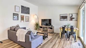 Cottage (2 Bedrooms) | Interior