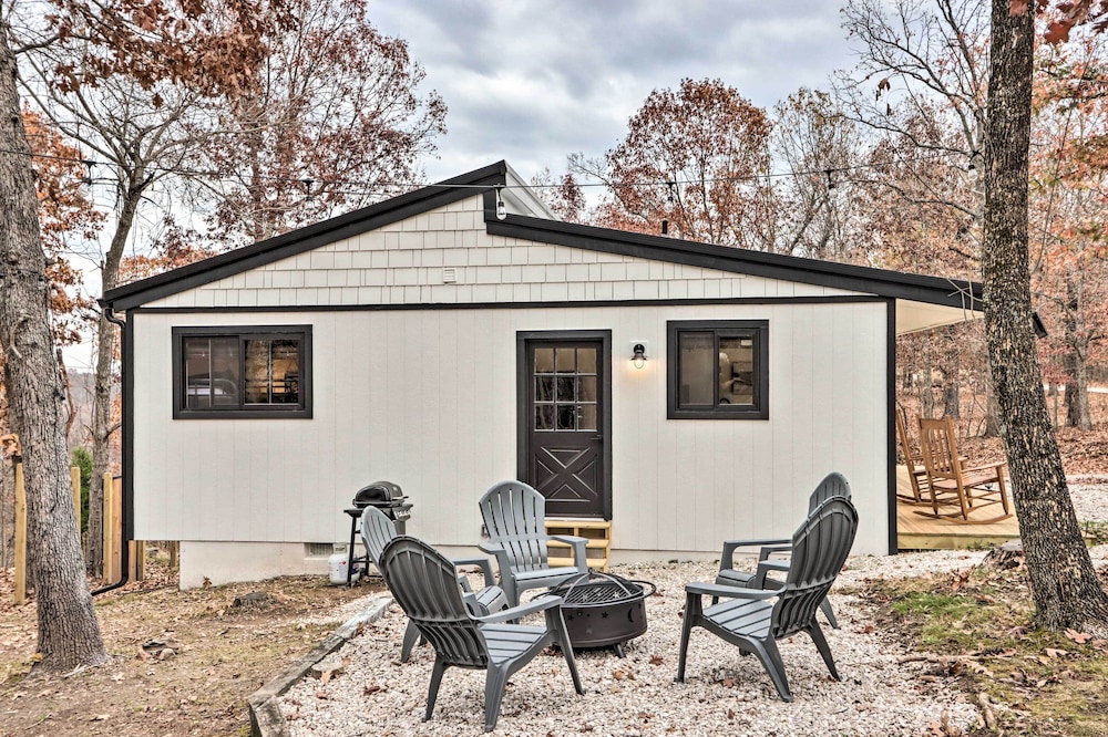 Picture-perfect Cottage w/ Grill & Fire Pit