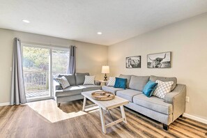 Apartment (3 Bedrooms) | Interior - Branson Condo w/ Balcony: Near Silver Dollar City (Branson)