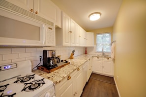 Cottage (2 Bedrooms) | Interior - Quiet St Charles Cottage w/ Patio & 4 Acres (St. Charles)