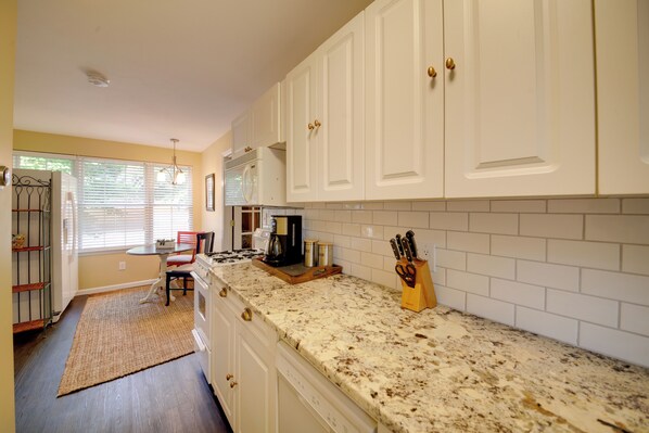 Cottage (2 Bedrooms) | Interior - Quiet St Charles Cottage w/ Patio & 4 Acres (St. Charles)